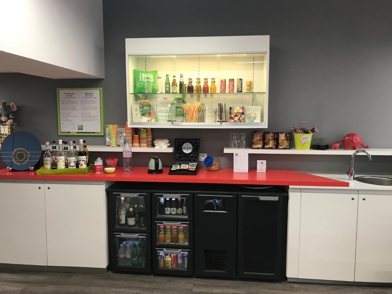 Отель Ibis Styles Chambery Centre Gare Экстерьер фото